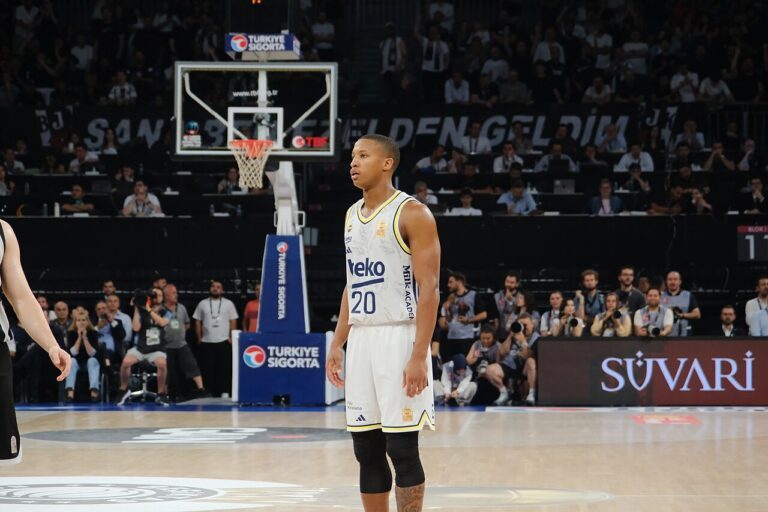 Devon Hall — Hall salva Milano sulla sirena, ma la difesa resta una questione aperta