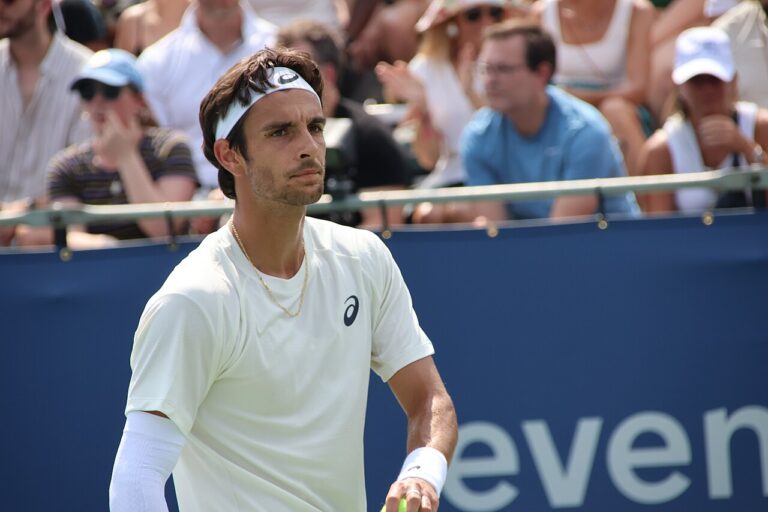 Lorenzo Musetti — Musetti esce a Shanghai, Zhou vince entrambi i tie-break